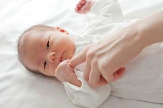1 месец живота детета - важни развојни параметри