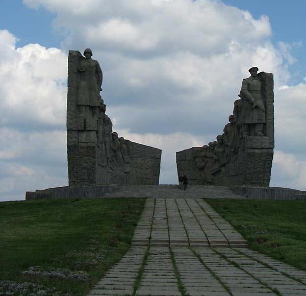 меморијал славе на висинама Самбеца 